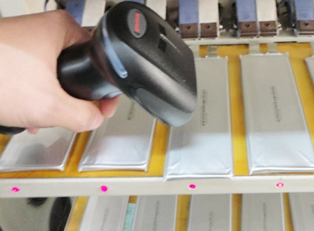 完整的数据库系统，使每只电芯的性能数据都可以追溯